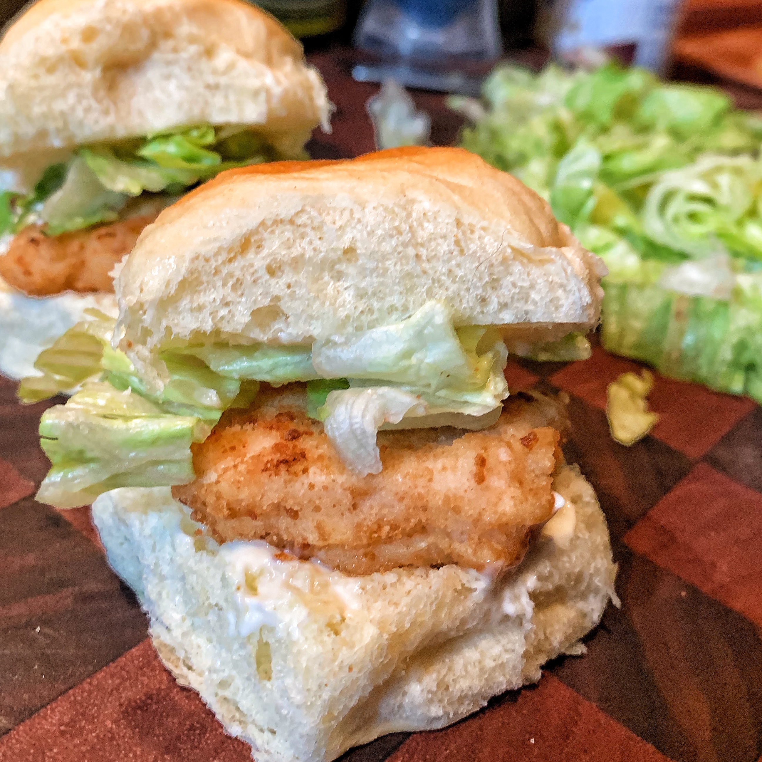 Close up picture of a fried chicken slider