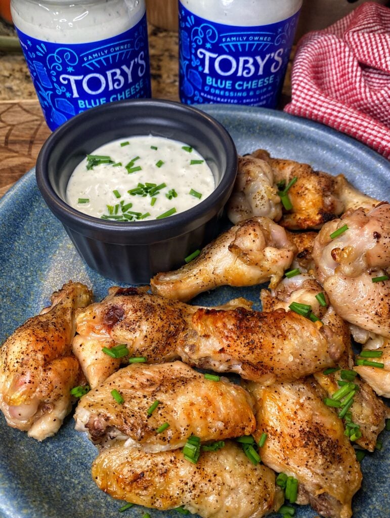 Wings with blue cheese dip