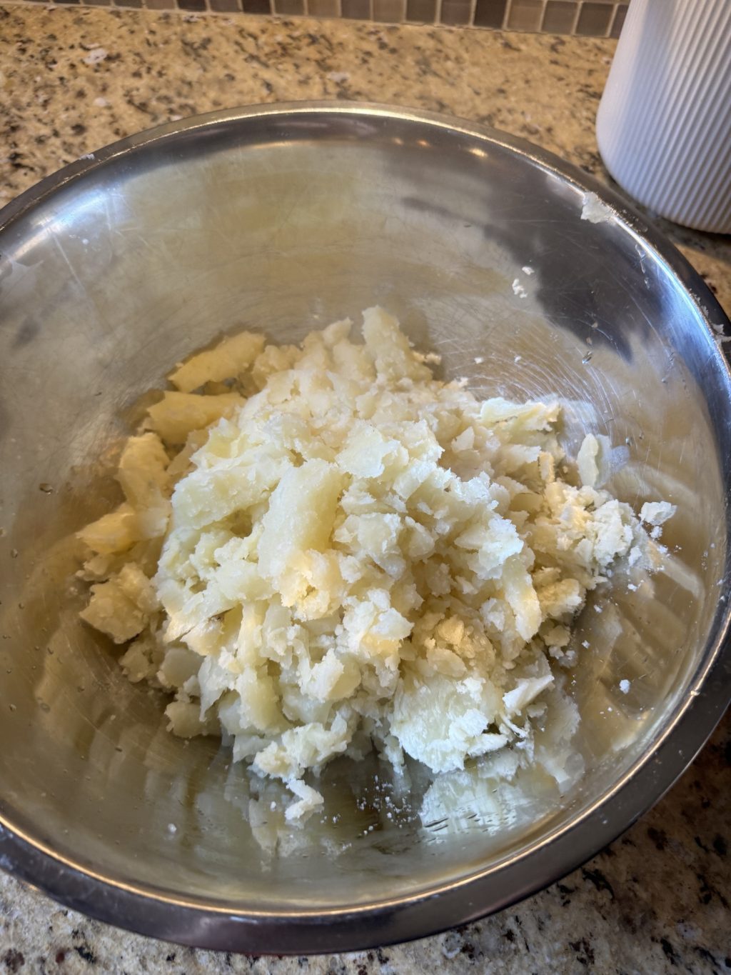Mashed potatoes in a meta bowl.