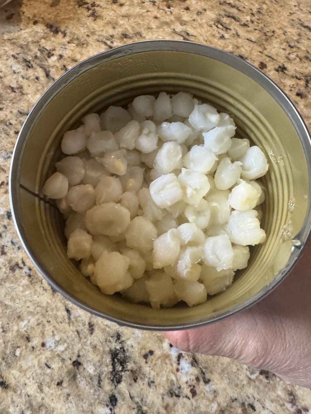 An open can of Maiz Blanco corn kernels seen from above
