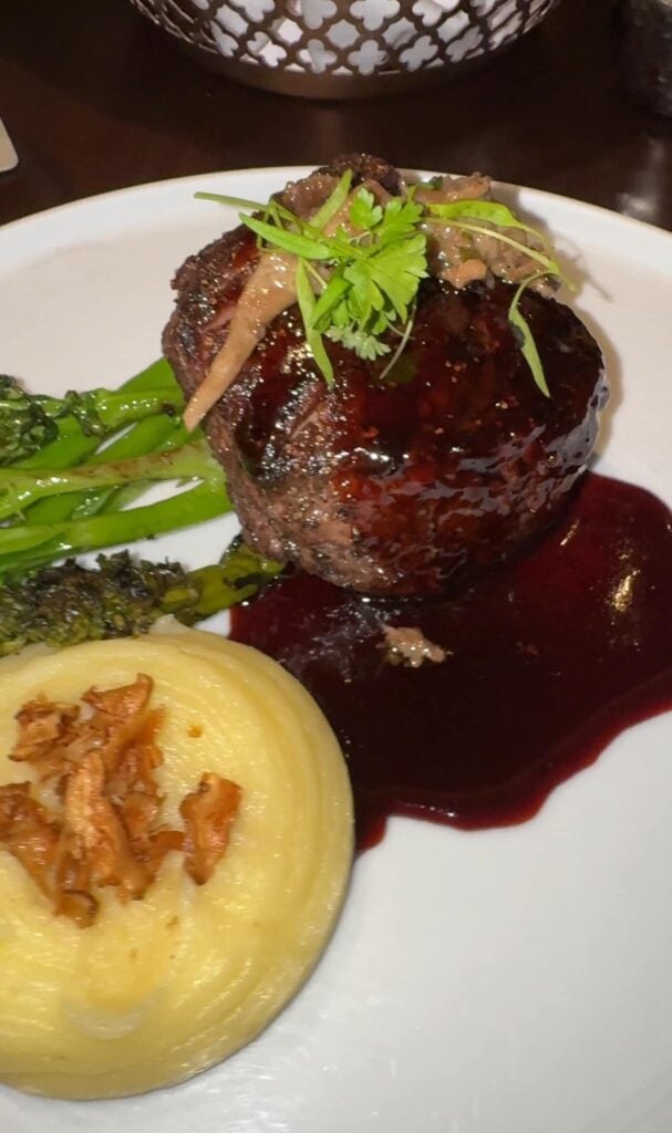 Filet Mignon with asparagus and mashed potatoes