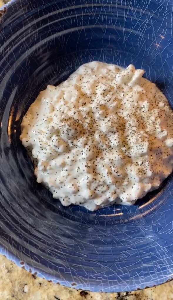 Cottage cheese with black pepper