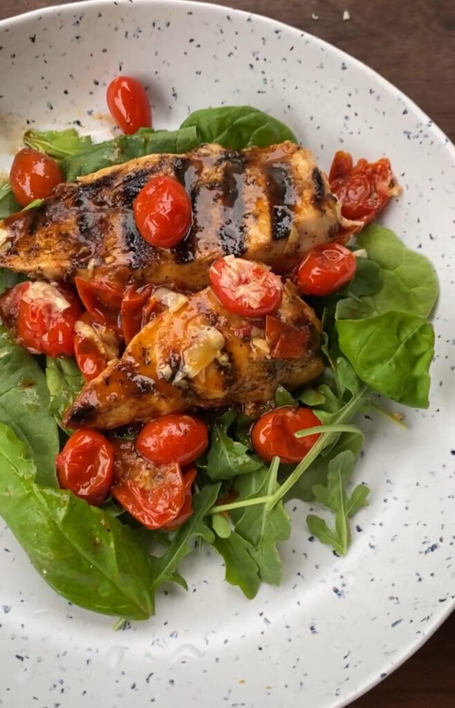 Chicken and tomatoes over arugala